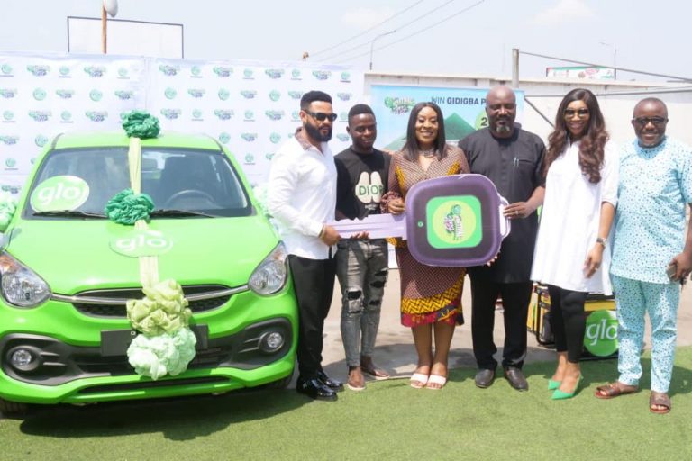 Glo Present Prizes To New Winners In Onitsha